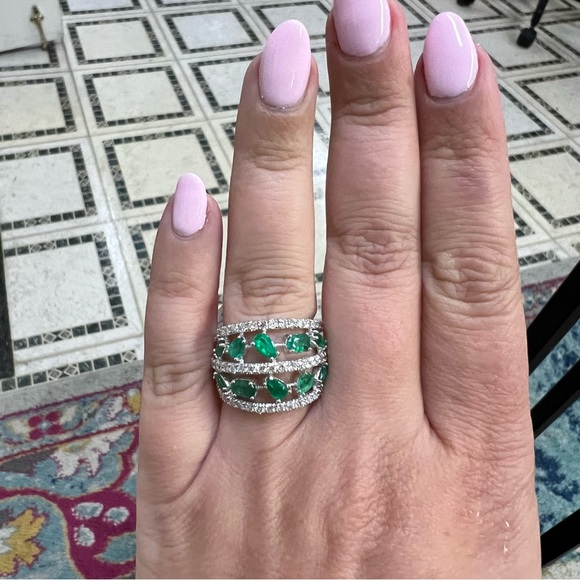 14k White Gold Diamond & Emerald Ring - Picture 6 of 8